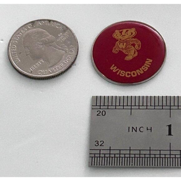 Vintage University Wisconsin Badger Lapel Pin College Memorabilia - Picture 2 of 3